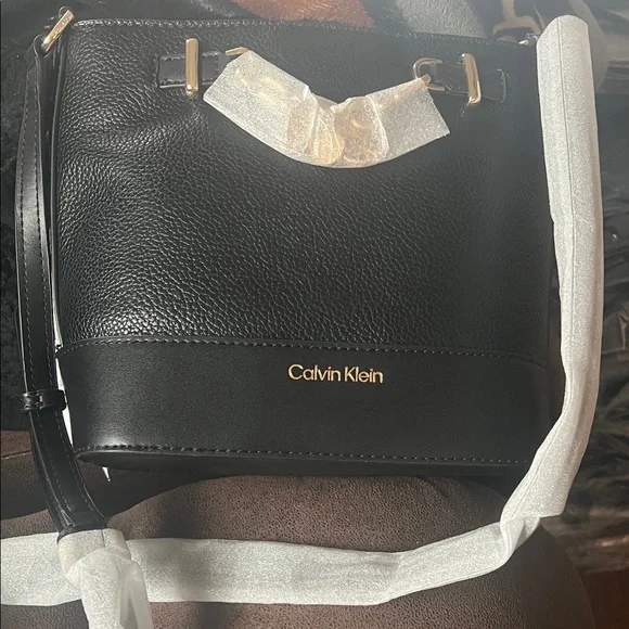 Calvin Klein Black Pebbled Leather Crossbody - Picture 1 of 6